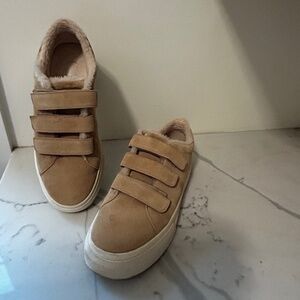 VINCE WOMEN'S GENUINE SHERLING LINED SUNNYSIDE SNEAKER 9.5  (40.5)